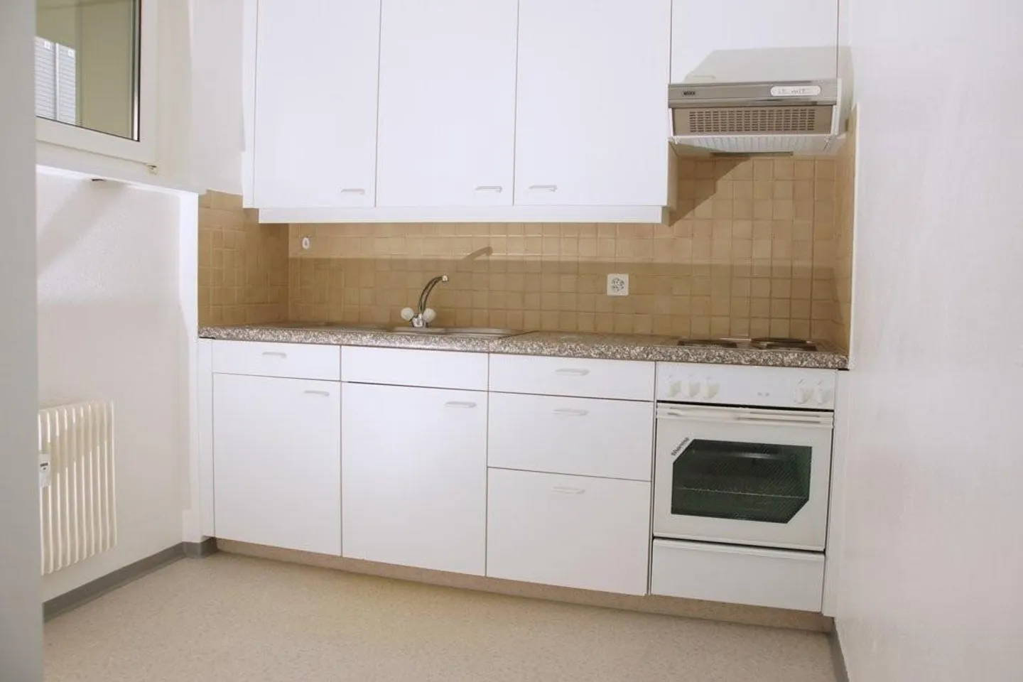 Petit appartement avec coin salon dans le jardin dans une propriété bien entretenue - Photo 4 sur 6