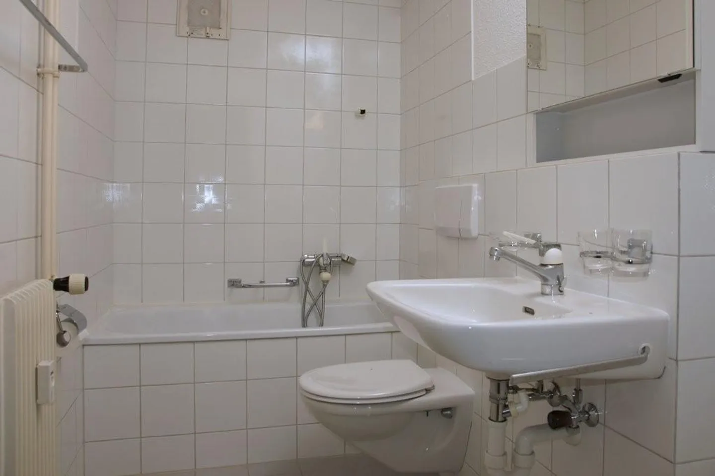 Petit appartement avec coin salon dans le jardin dans une propriété bien entretenue - Photo 5 sur 6
