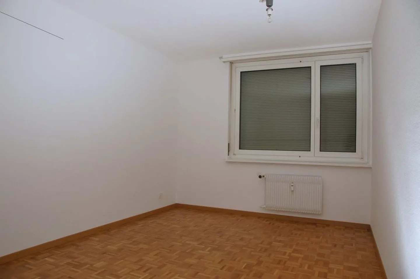 Petit appartement avec coin salon dans le jardin dans une propriété bien entretenue - Photo 3 sur 6