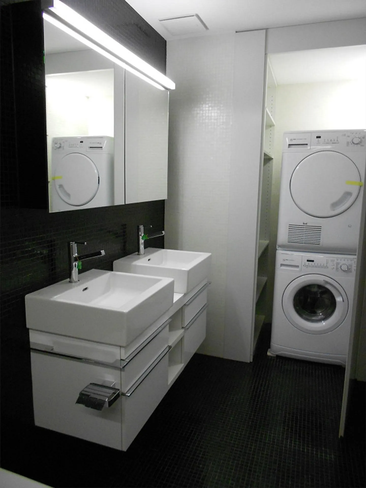 Appartement moderne dans la vieille ville - Photo 3 sur 7
