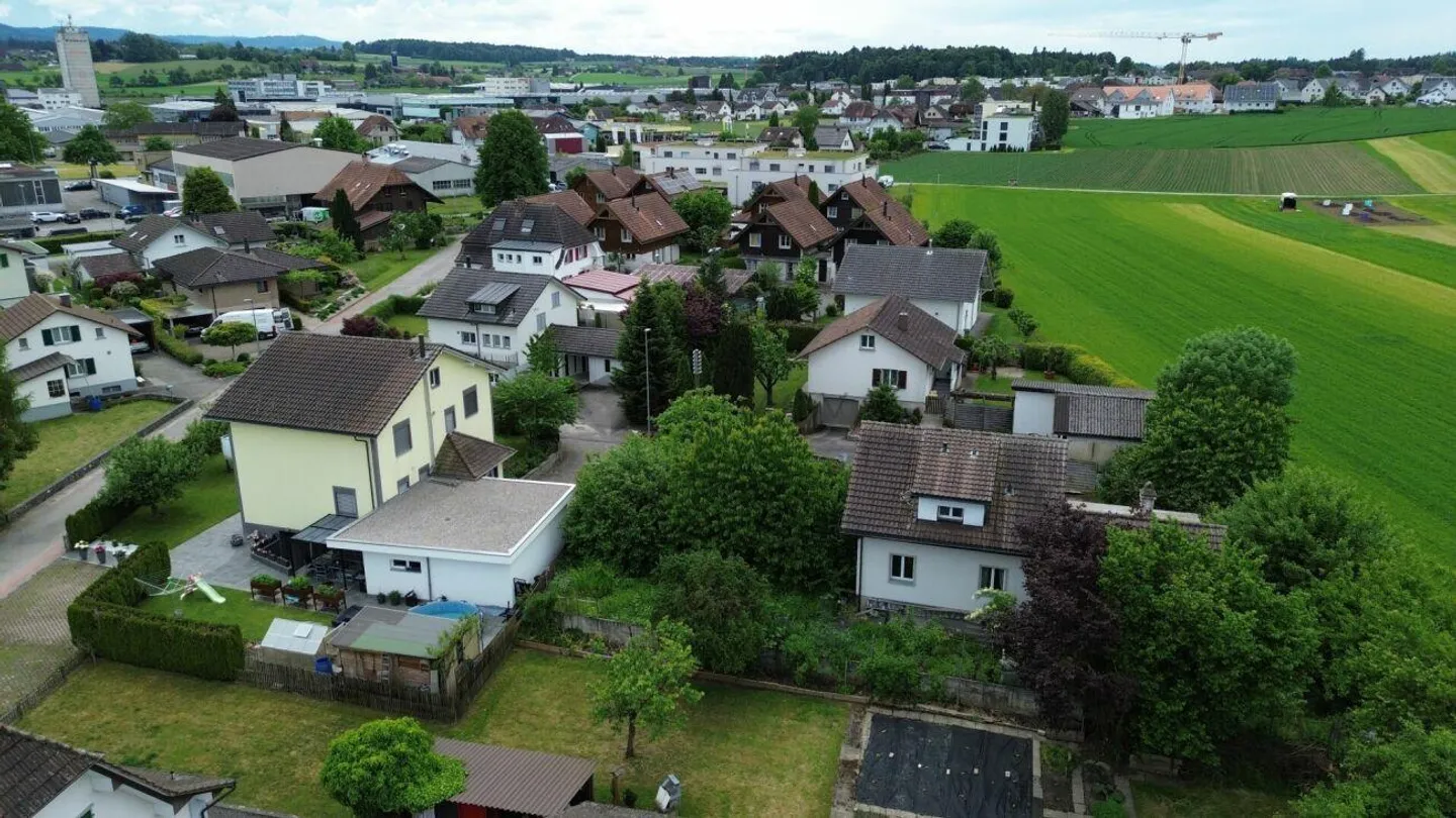 Maison individuelle avec beaucoup de potentiel pour vos rêves de vie individuels - Photo 3 sur 4