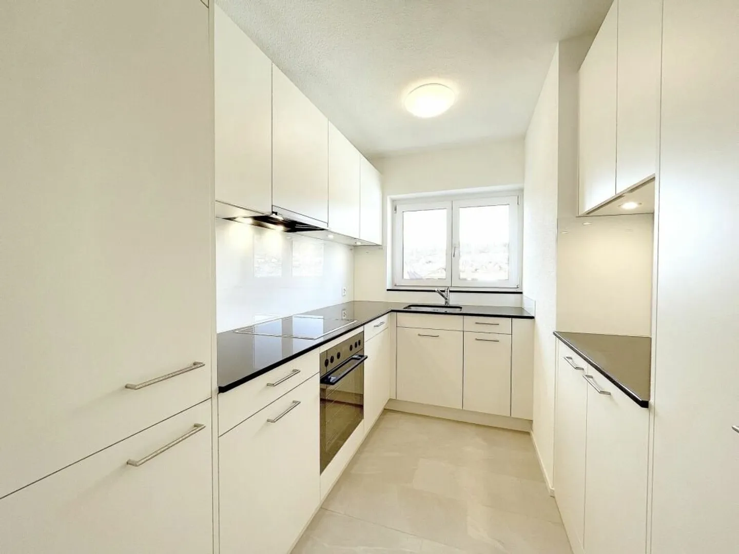 CENTRALE - MODERNO - RISTRUTTURATO - Foto 2 di 10