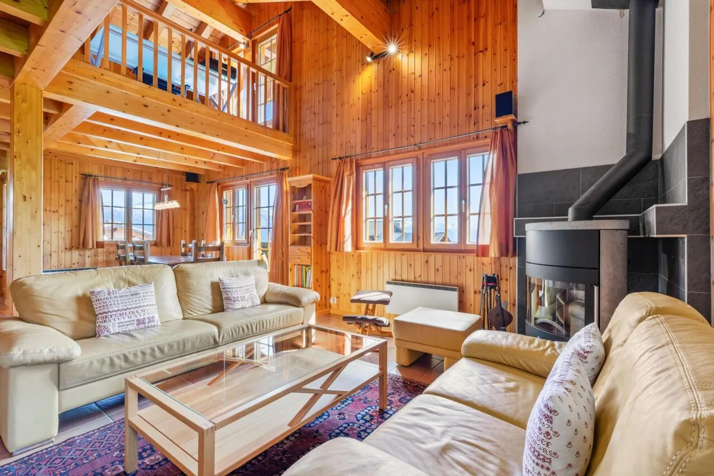 Magnifico chalet in legno in una posizione tranquilla - situazione eccezionale - Foto 3 di 12