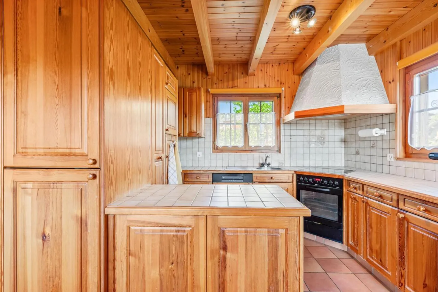 Magnifico chalet in legno in una posizione tranquilla - situazione eccezionale - Foto 7 di 12