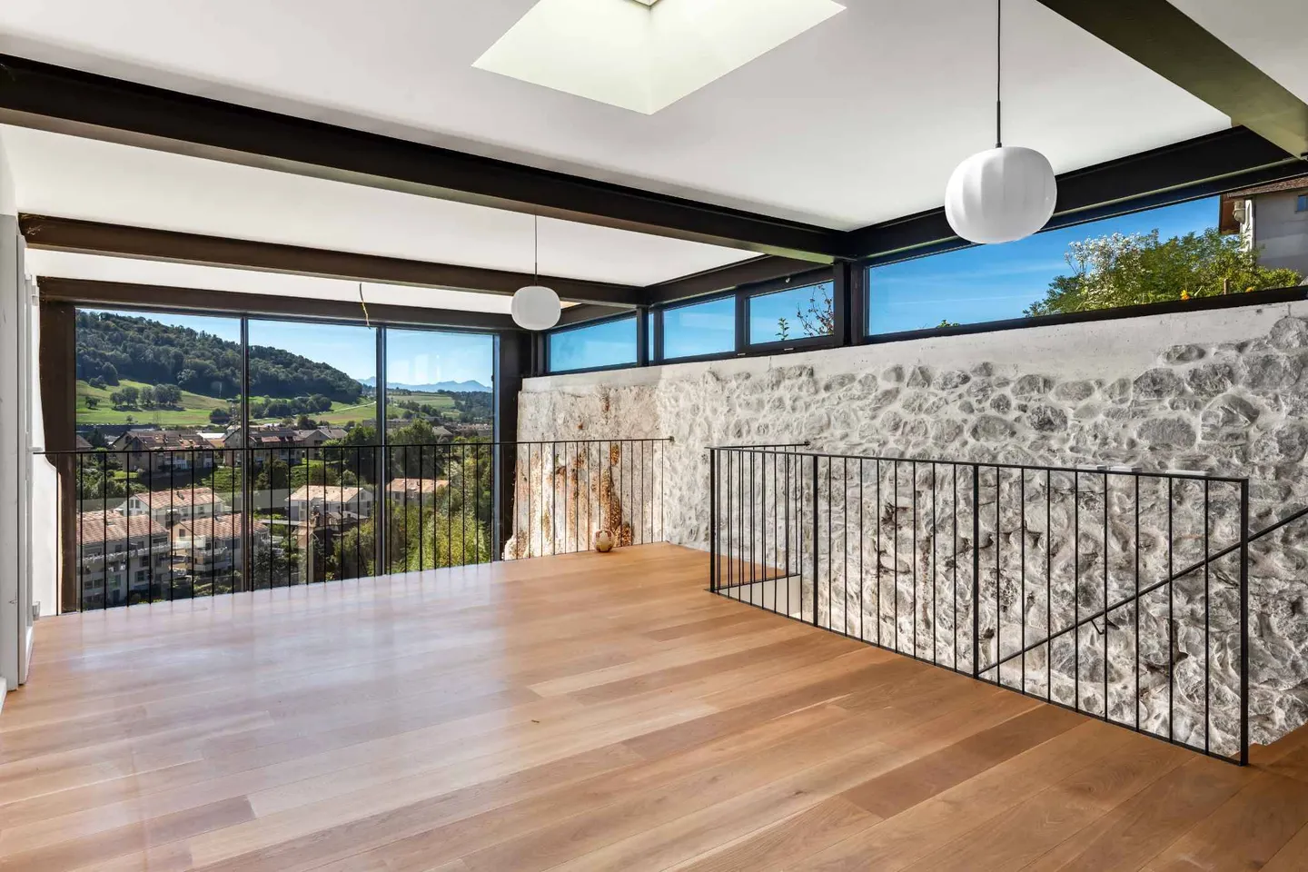 Elegant Master House in Moudon - Photo 4 of 10