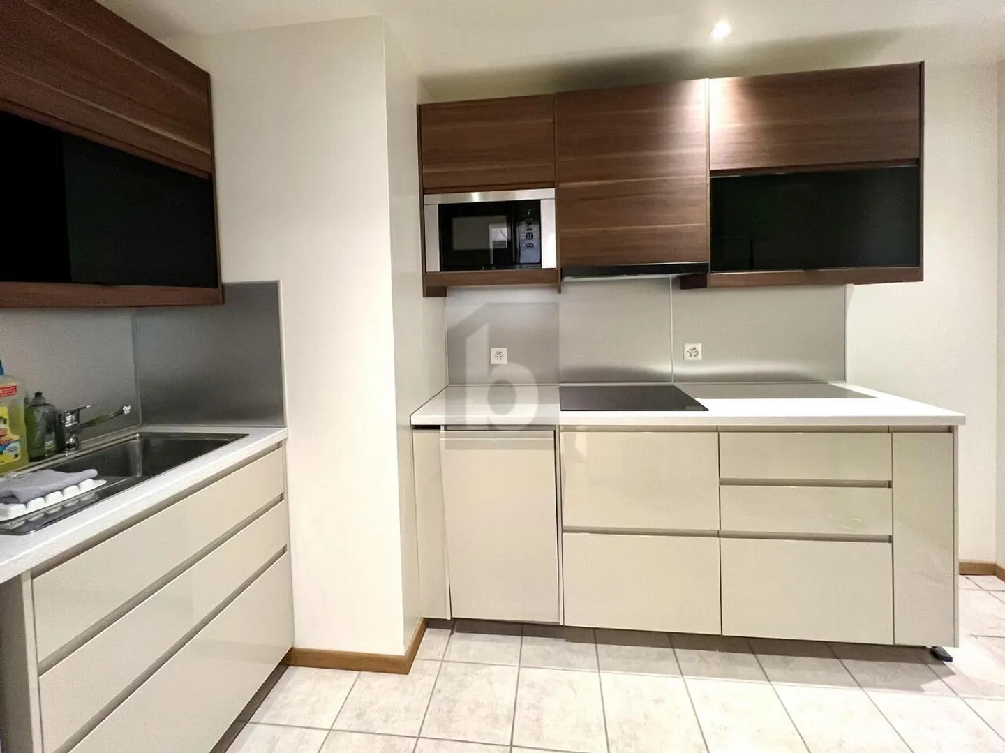 Rustico e moderno nella zona commerciale - Foto 4 di 6