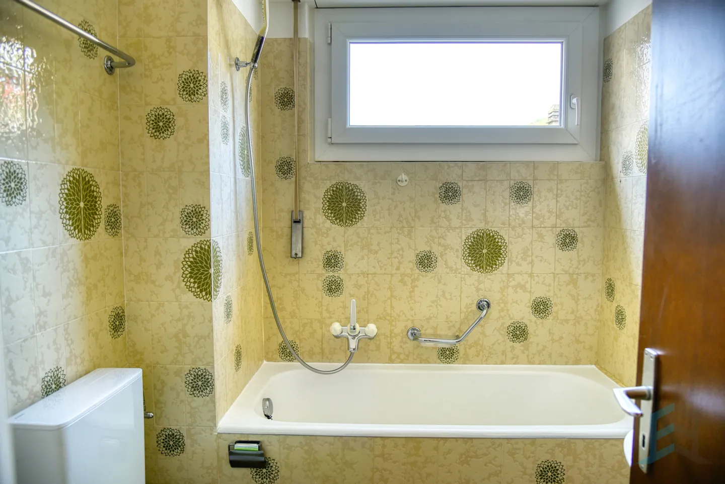 ZU VERMIETEN Geräumige renovierte 4-Zimmer-Wohnung mit großem Balkon - Foto 8 von 14