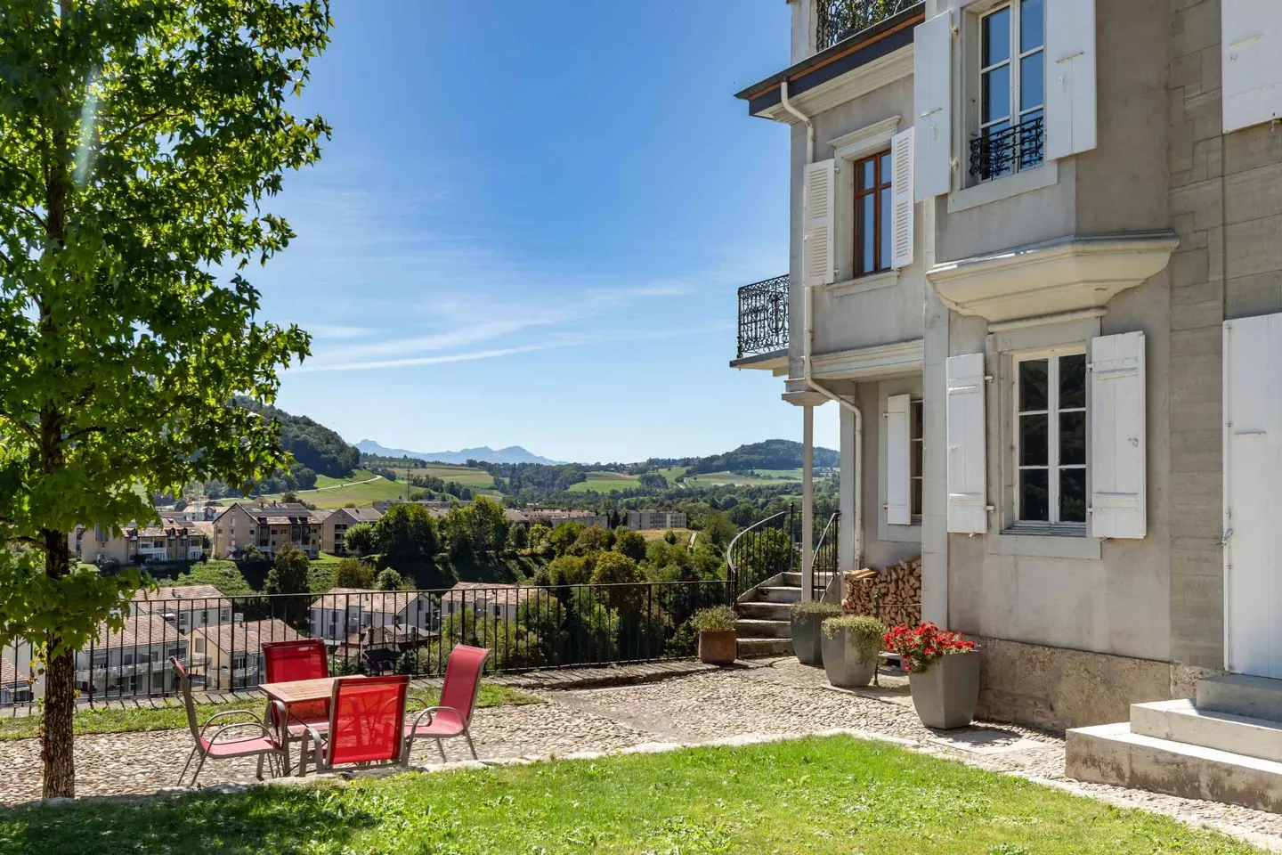 Elegant Master House in Moudon - Photo 1 of 10