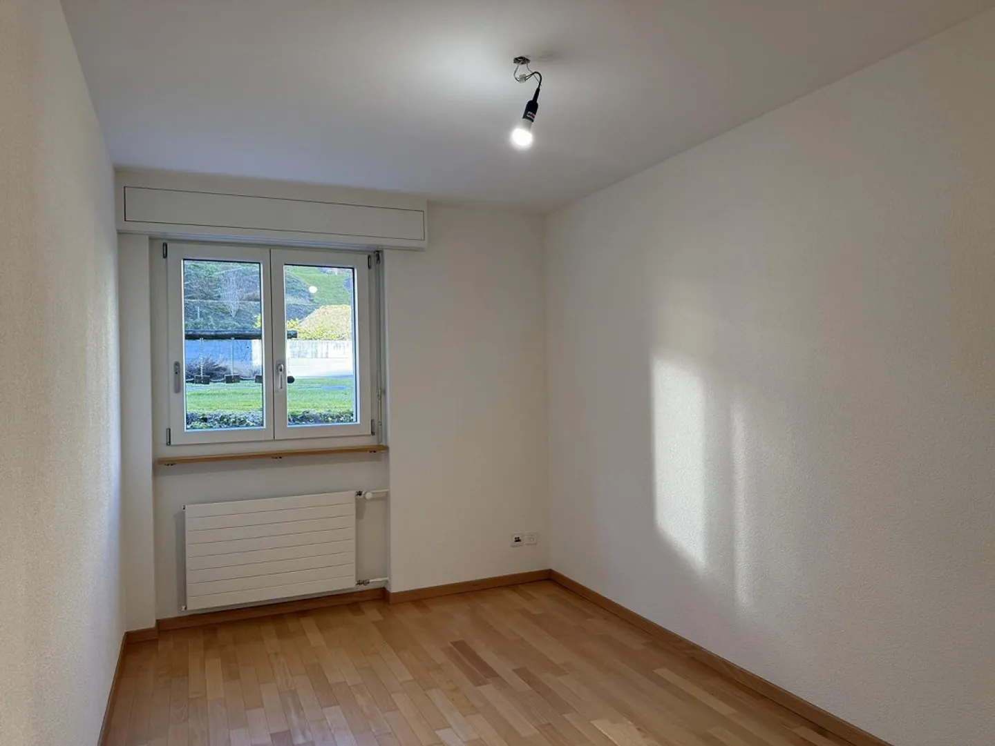 Appartement attrayant de 4,5 pièces au rez-de-chaussée surélevé - Photo 10 sur 11