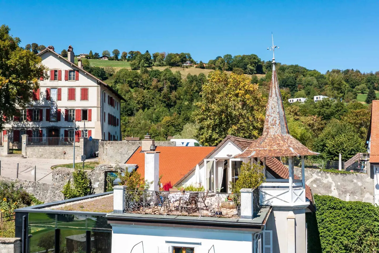 Elegant Master House in Moudon - Photo 9 of 10