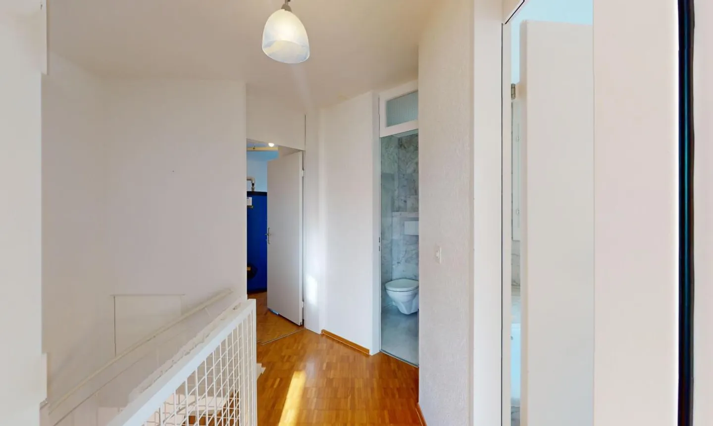 Ruhig gelegene 4.5-Zimmer-Maisonette mit Dachterasse in Bonstetten - Photo 10 sur 13