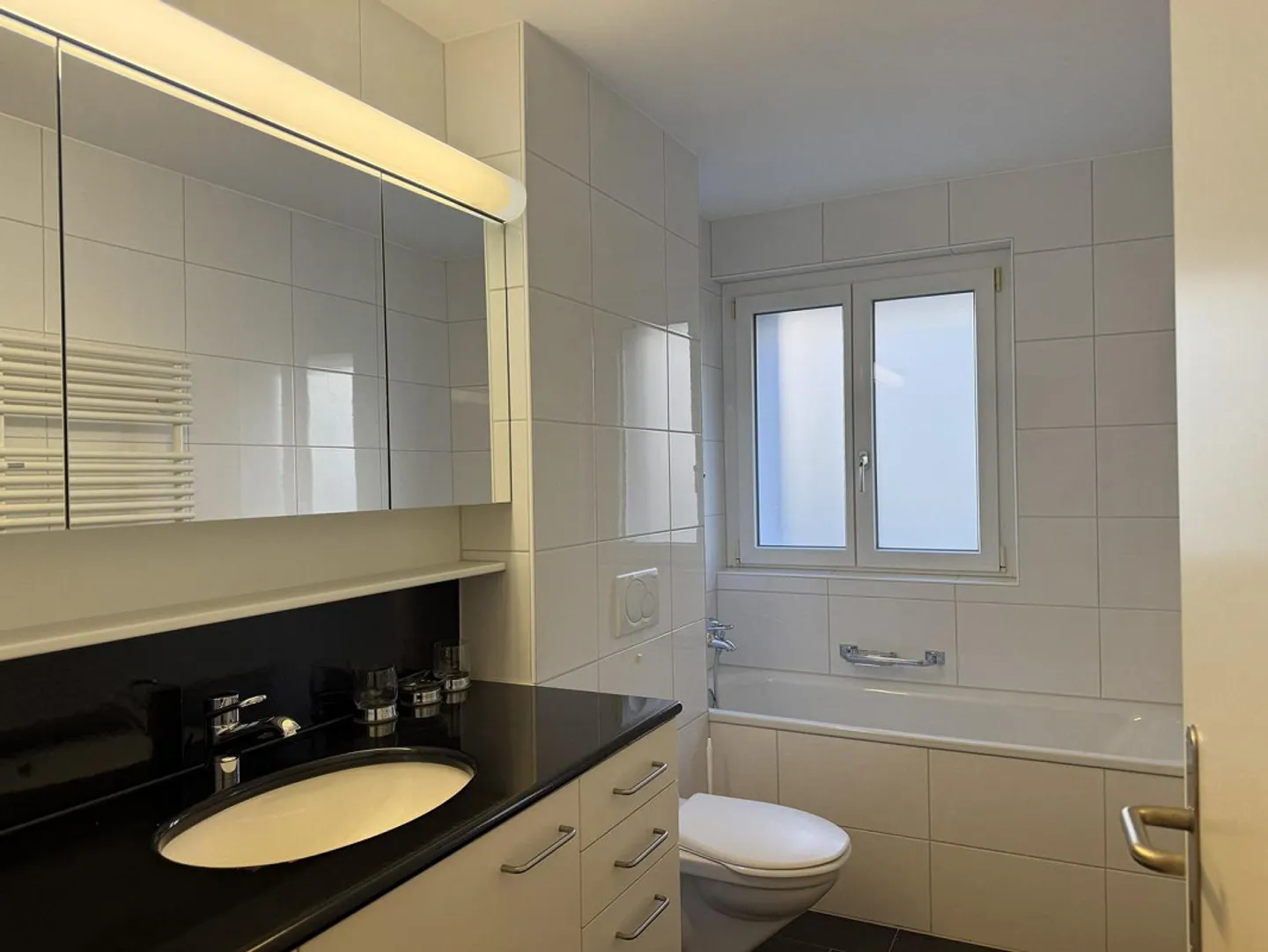 Appartement attrayant de 4,5 pièces au rez-de-chaussée surélevé - Photo 6 sur 11