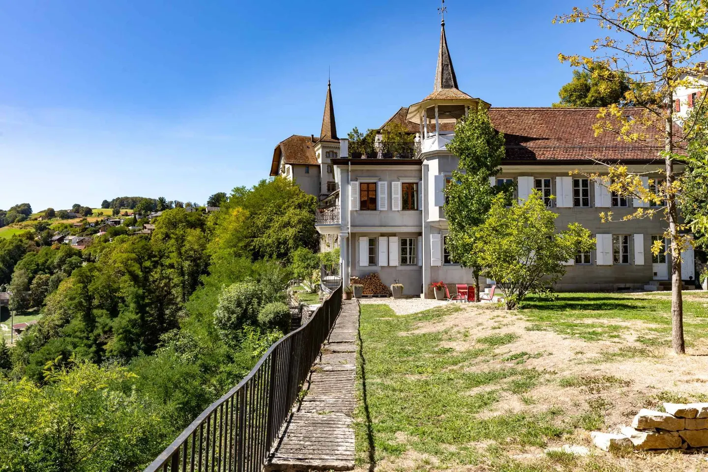 Elegant Master House in Moudon - Photo 7 of 10