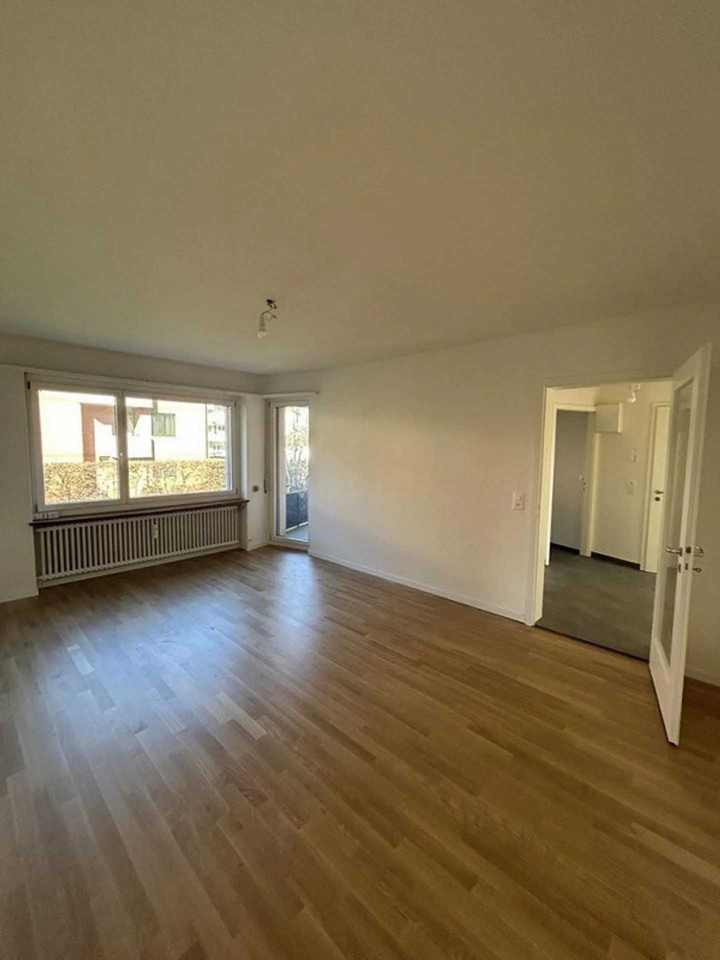 Freshly renovated apartment with new kitchen - Photo 6 of 8