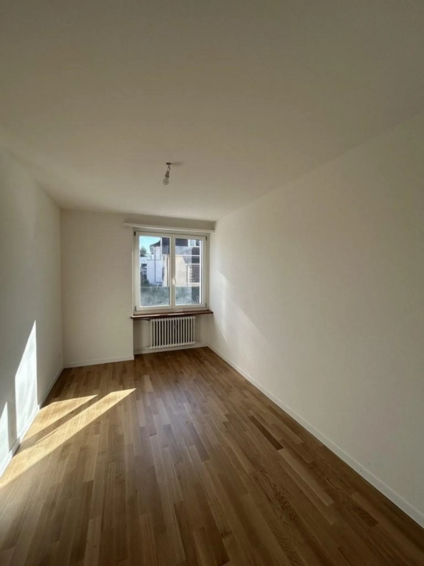 Freshly renovated apartment with new kitchen - Photo 8 of 8