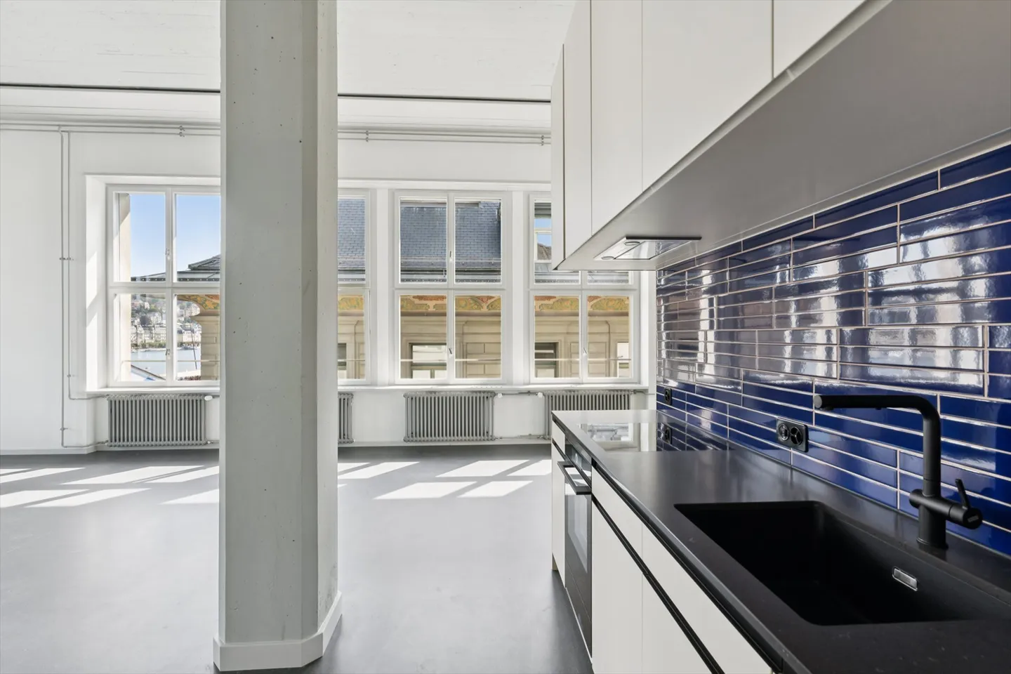 Loft exclusif avec vue sur le pont de la chapelle et la tour de l'eau ! - Photo 5 sur 12