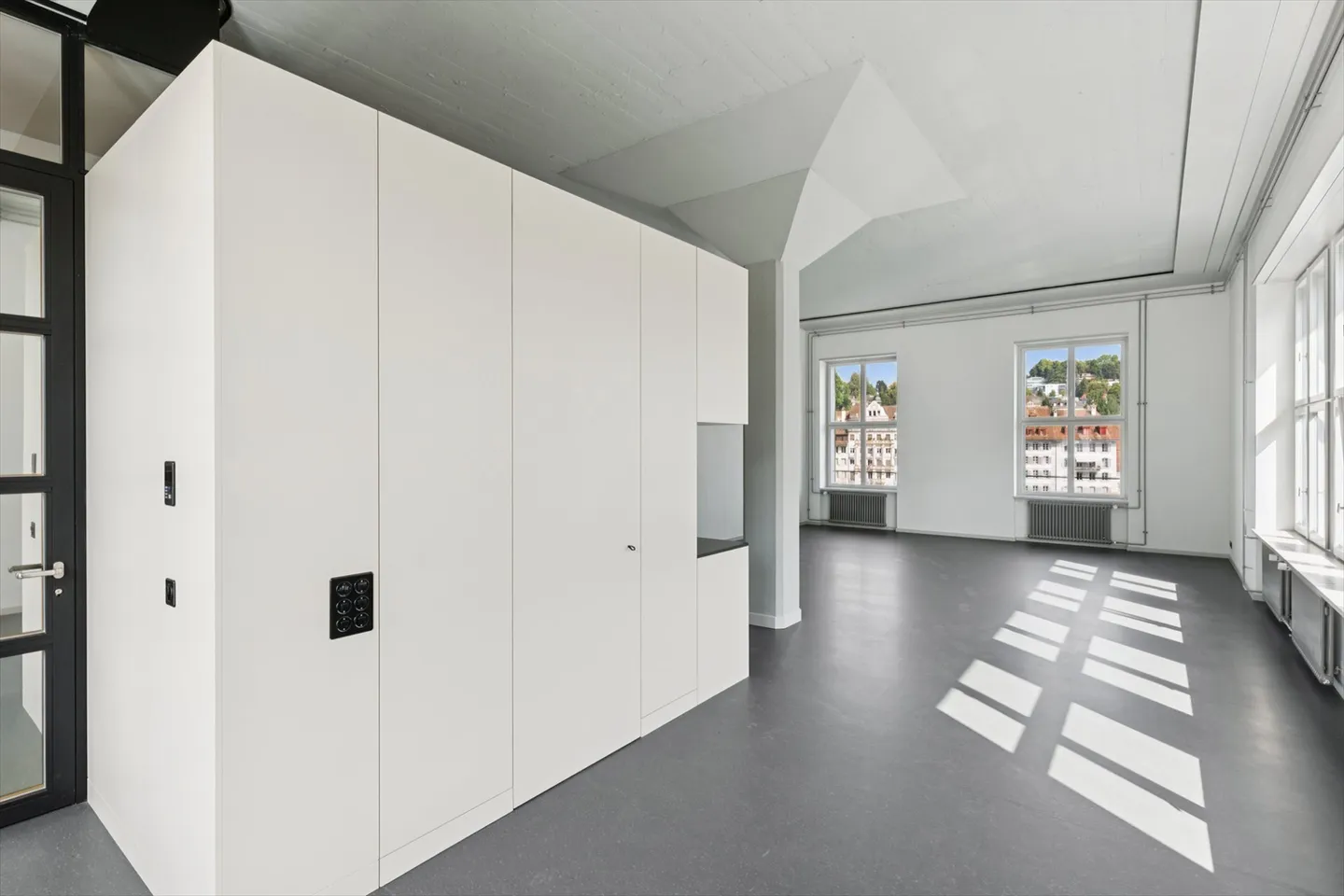 Loft exclusif avec vue sur le pont de la chapelle et la tour de l'eau ! - Photo 10 sur 12