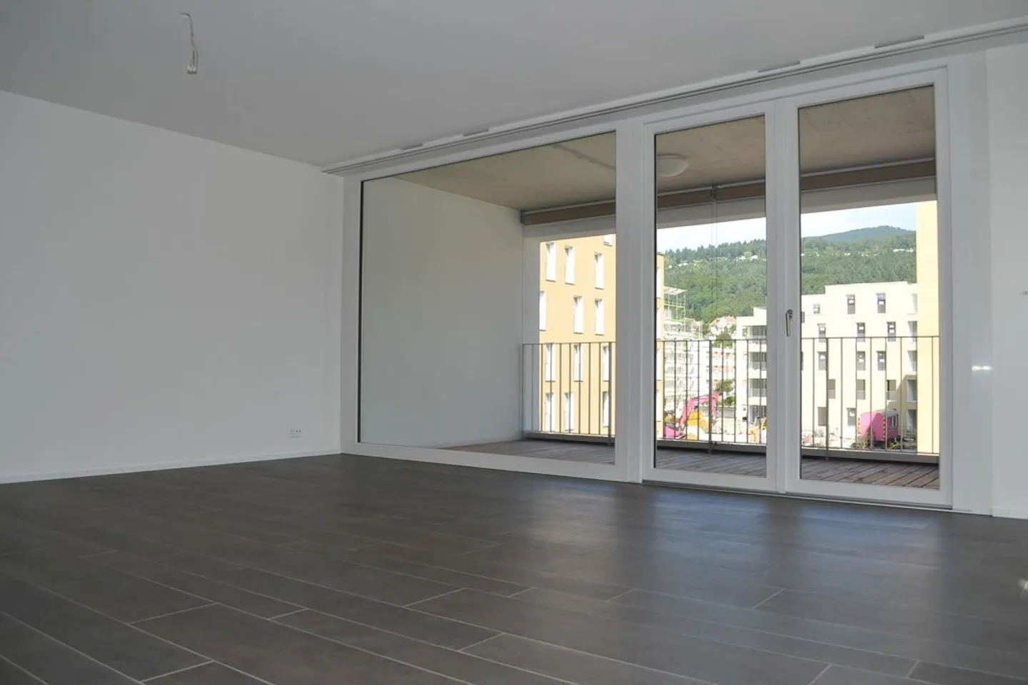 2.5-room apartment with large balcony and private washing tower - Photo 2 of 9