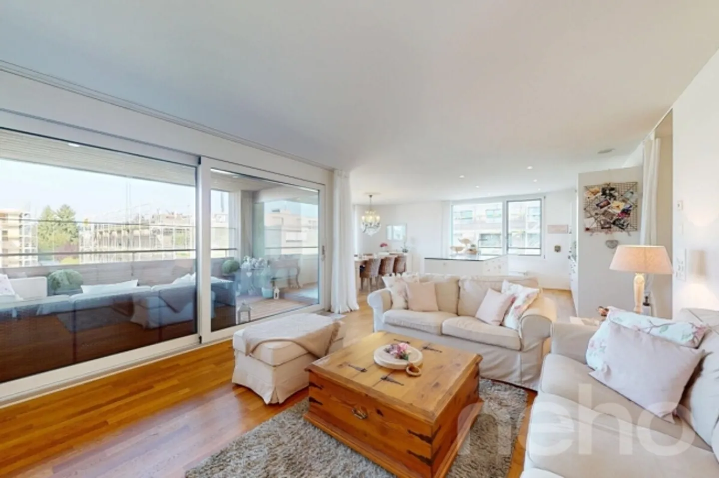 Appartement lumineux avec vue - Photo 3 sur 12