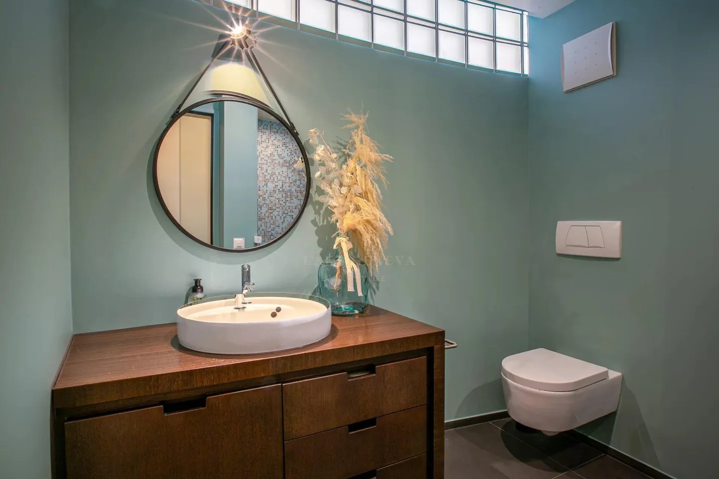 Spacious Loft, Rare Urban Oasis for Sale - Photo 10 of 13