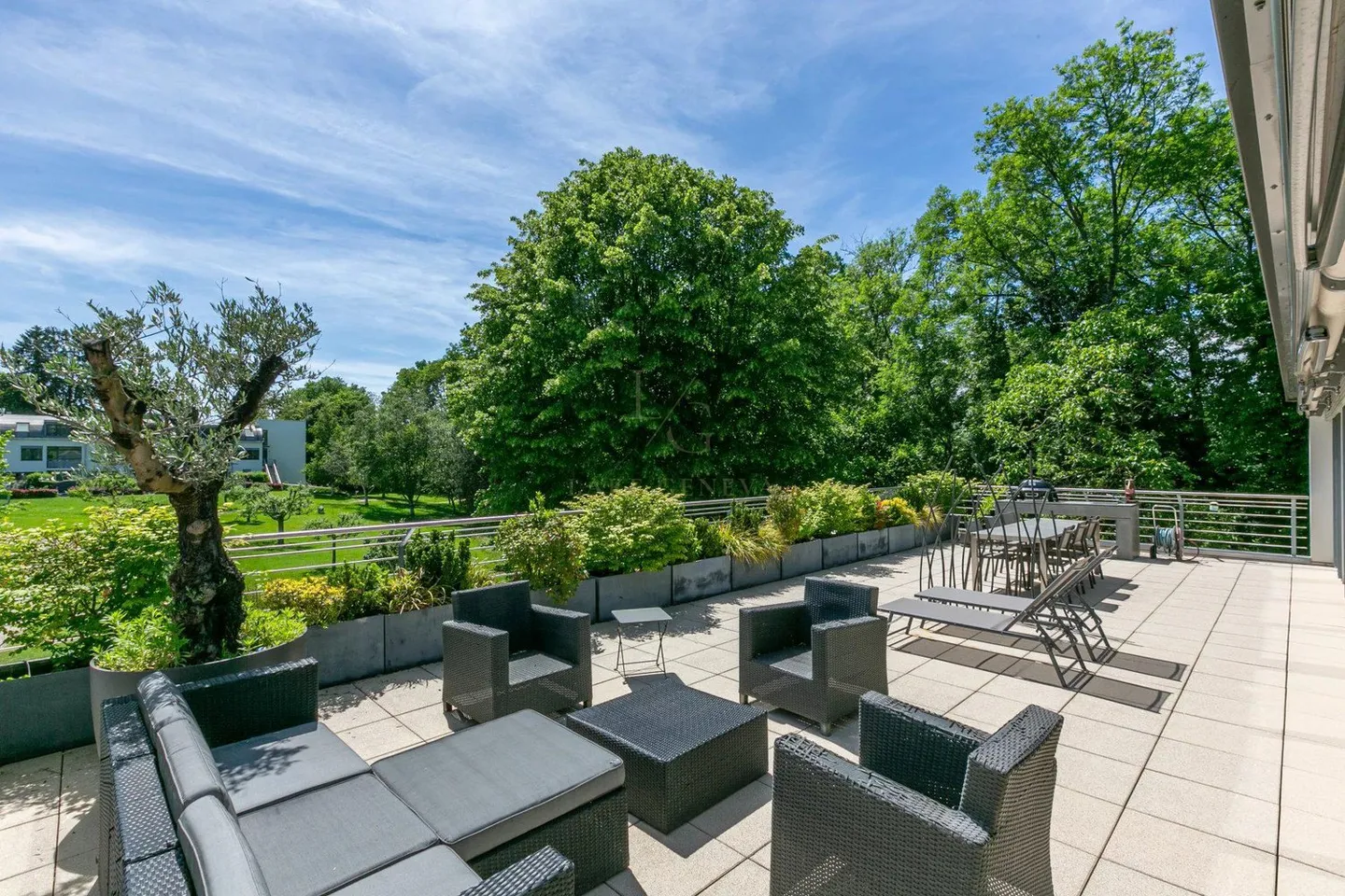 Spacious Loft, Rare Urban Oasis for Sale - Photo 12 of 13