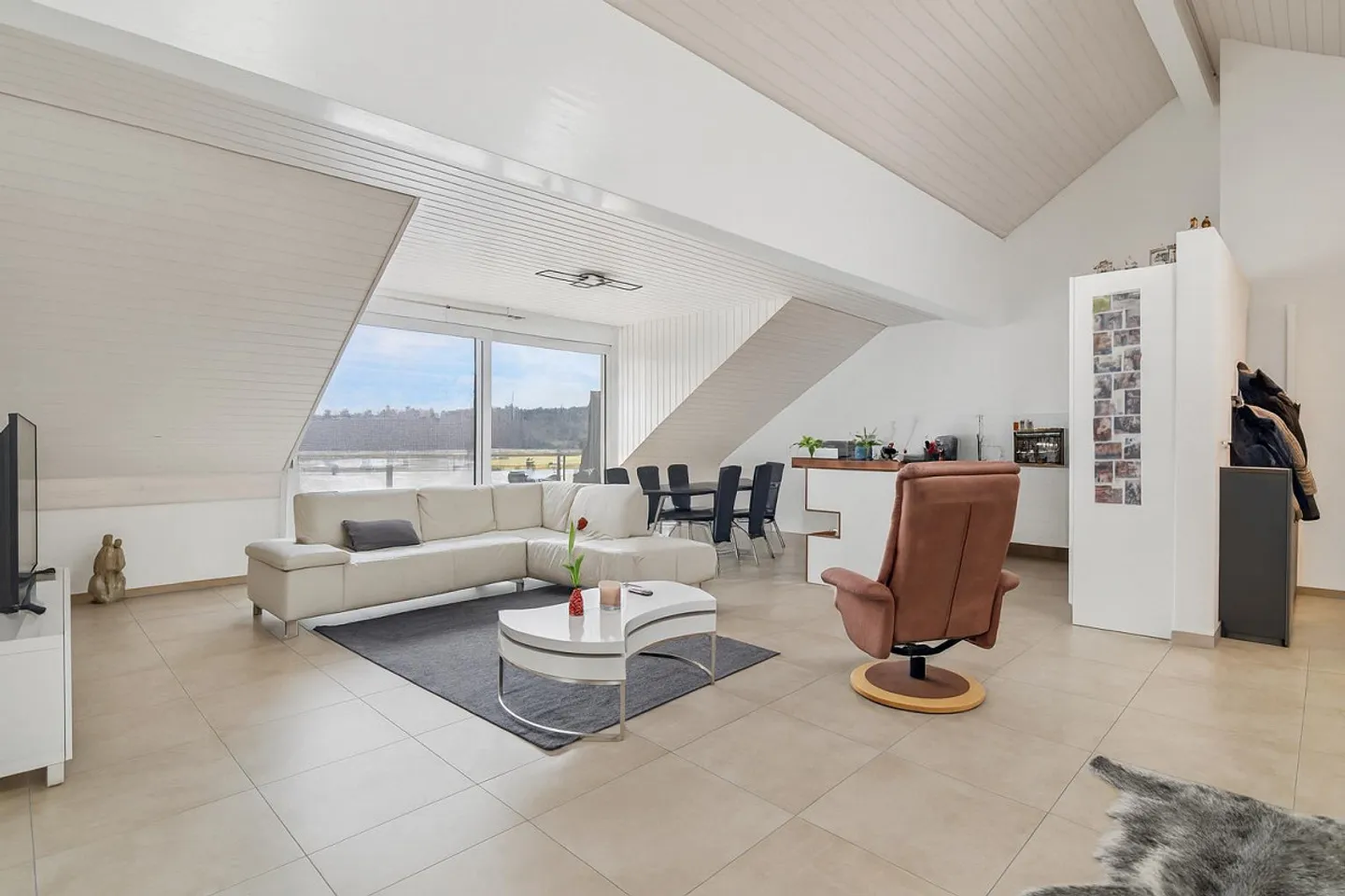 Moderne Dachwohnung an der Aare - Foto 1 von 5