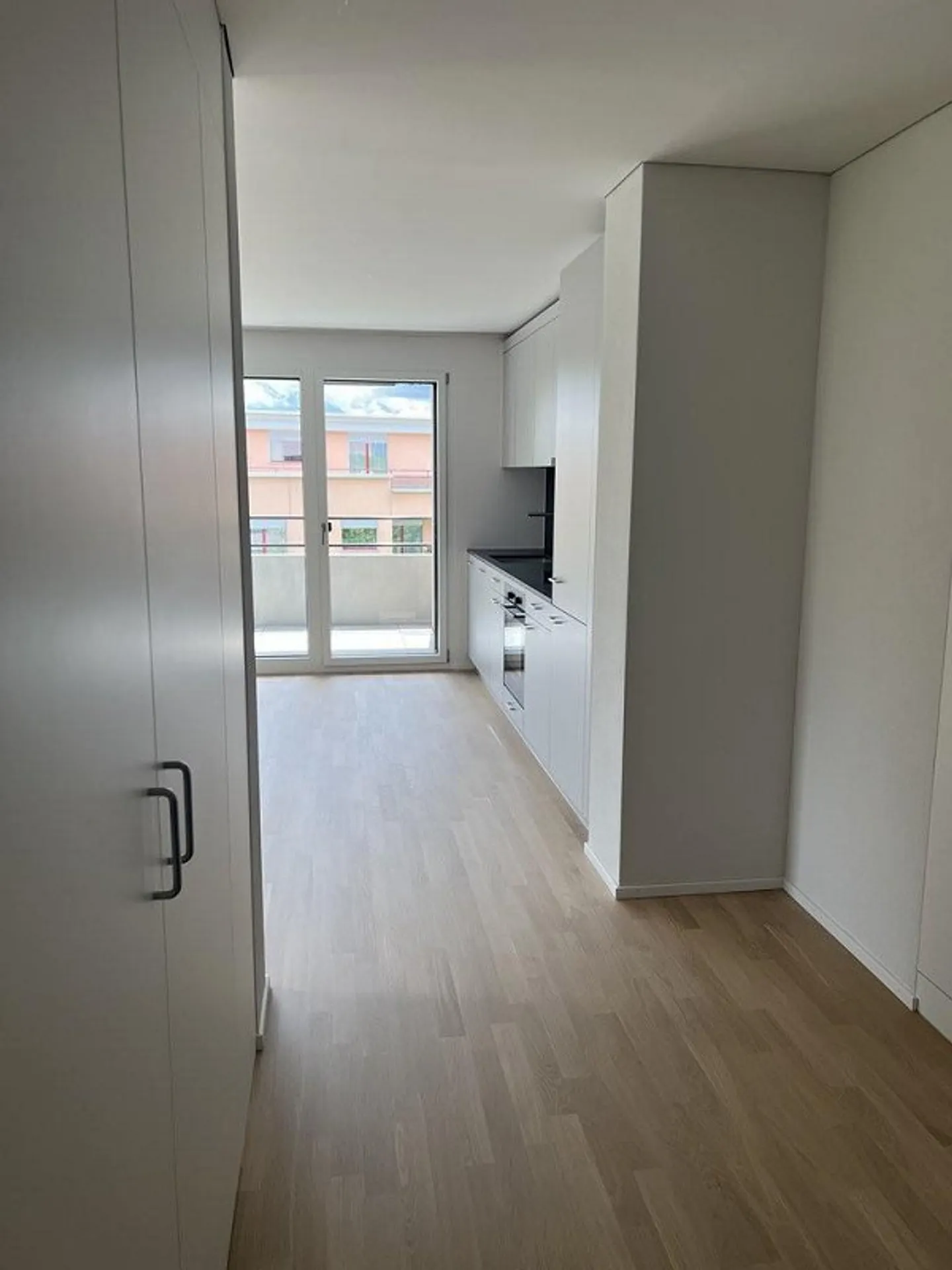 Attraktive 2.5 Zimmerwohnung im 3. OG an ruhiger Lage in Luzern - Foto 3 di 8