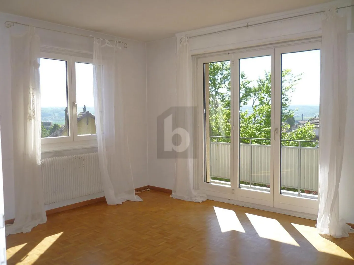 WELL LOCATED, BRIGHT AND OPEN! - Photo 3 of 6