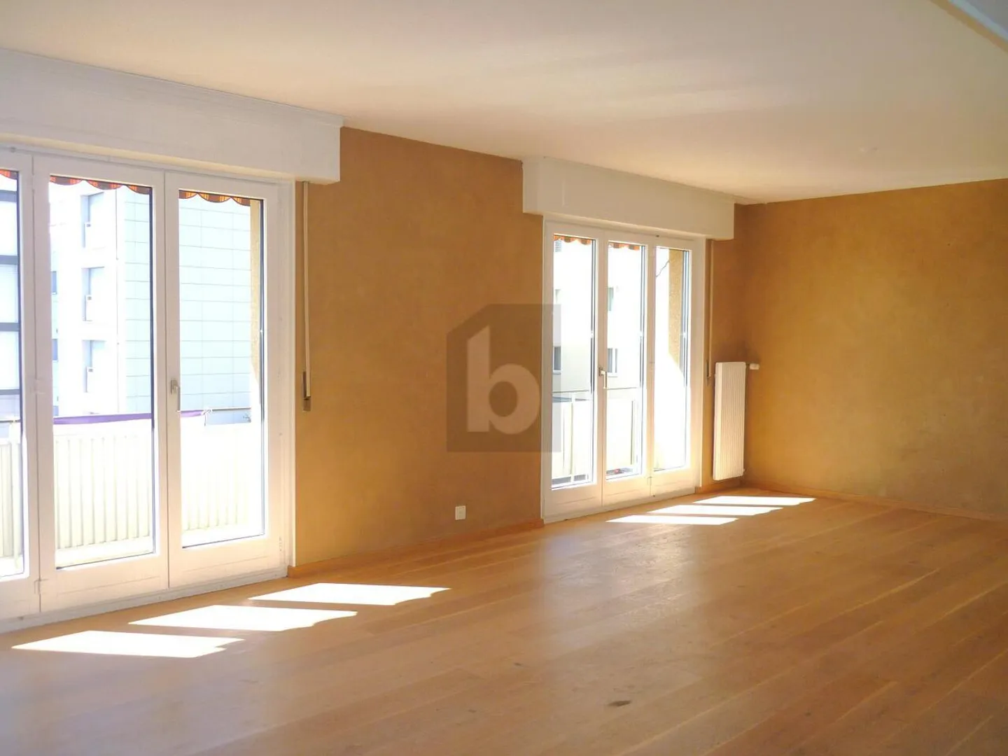 WELL LOCATED, BRIGHT AND OPEN! - Photo 5 of 6