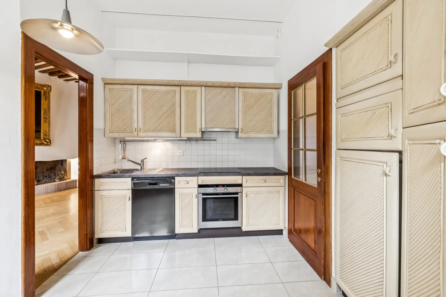 RARE - VERY BEAUTIFUL CHARMING APARTMENT IN THE HEART OF THE OLD TOWN - Photo 6 of 17