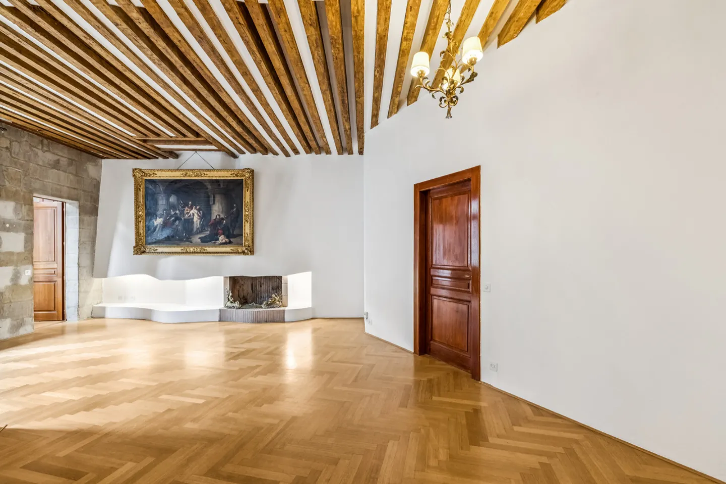 RARE - VERY BEAUTIFUL CHARMING APARTMENT IN THE HEART OF THE OLD TOWN - Photo 2 of 17