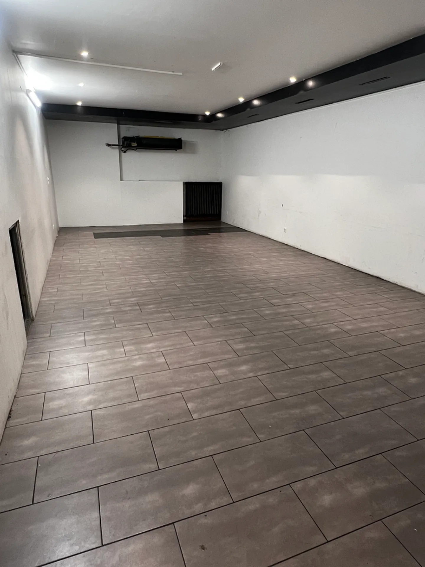 Commerce - Photo 2 of 3