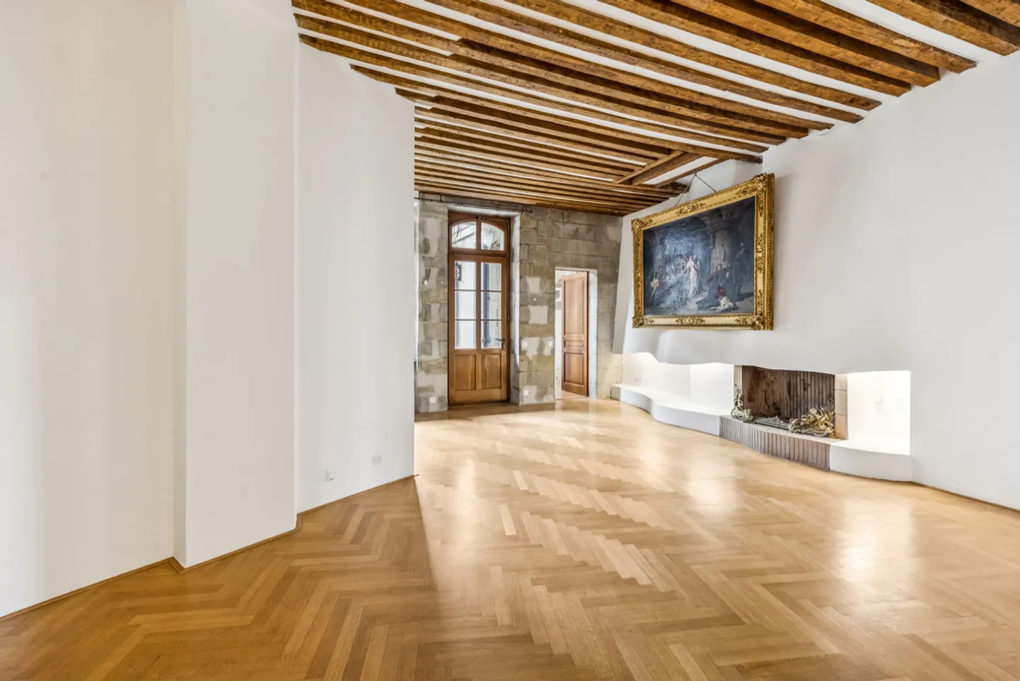 RARE - VERY BEAUTIFUL CHARMING APARTMENT IN THE HEART OF THE OLD TOWN - Photo 4 of 17