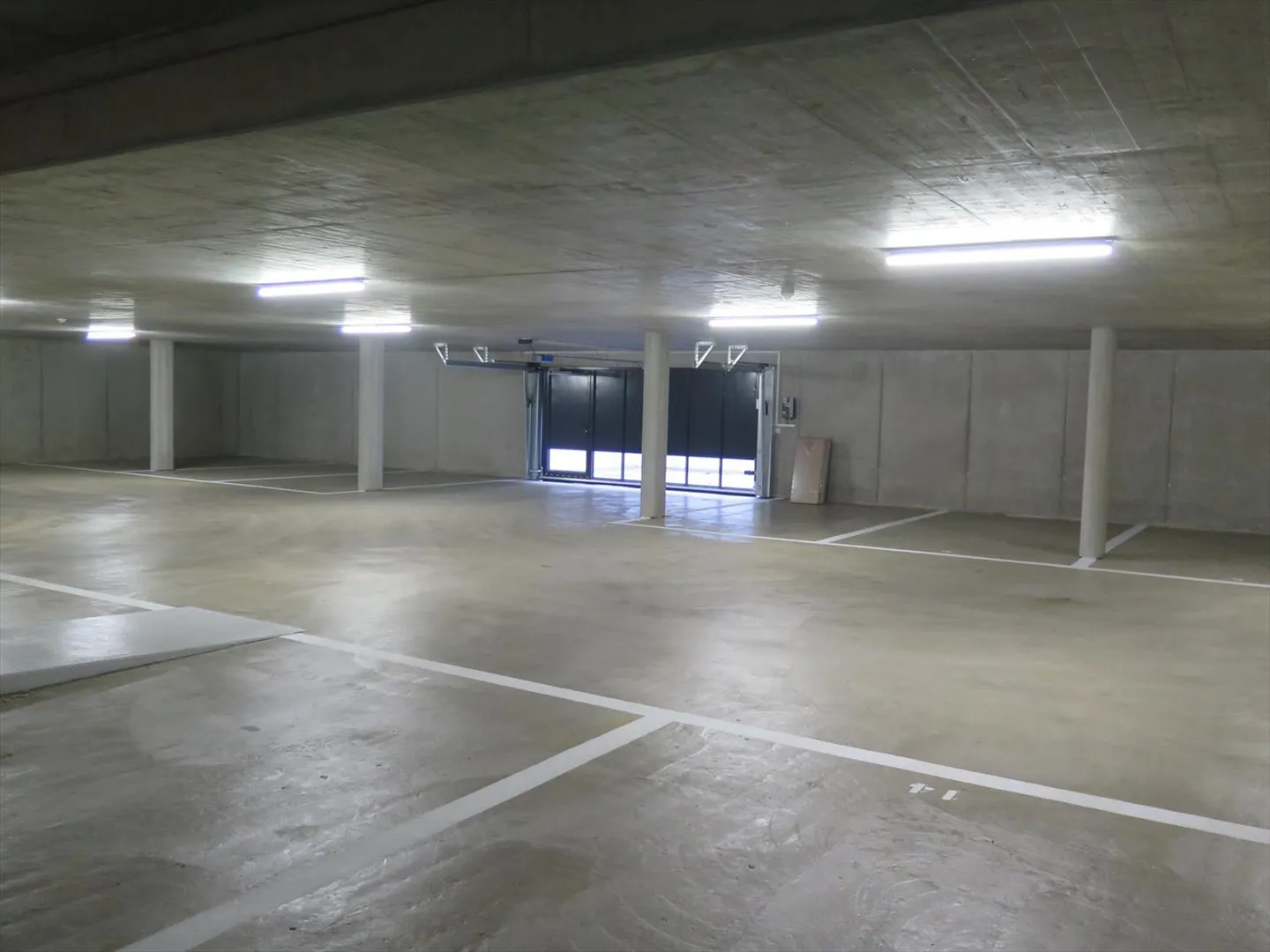 Parkplatz in der Tiefgarage Rue de la Tour 16 - Crassier - Foto 1 von 3