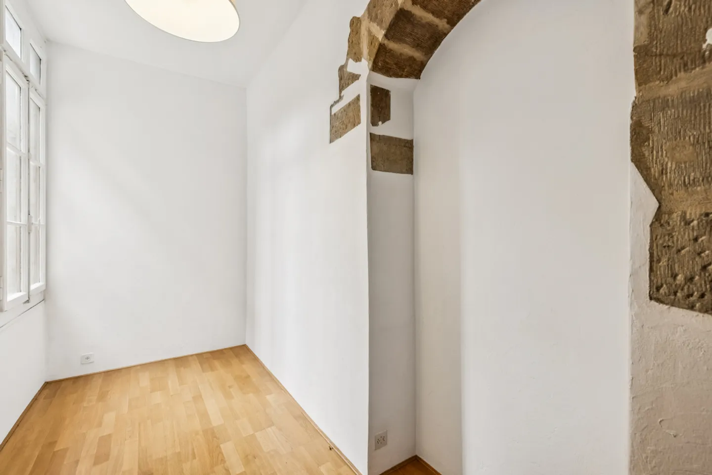 RARE - VERY BEAUTIFUL CHARMING APARTMENT IN THE HEART OF THE OLD TOWN - Photo 15 of 17