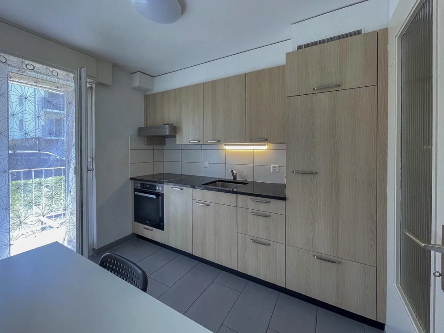 Appartement rénové de 3,5 pièces dans un endroit calme - Photo 2 sur 13