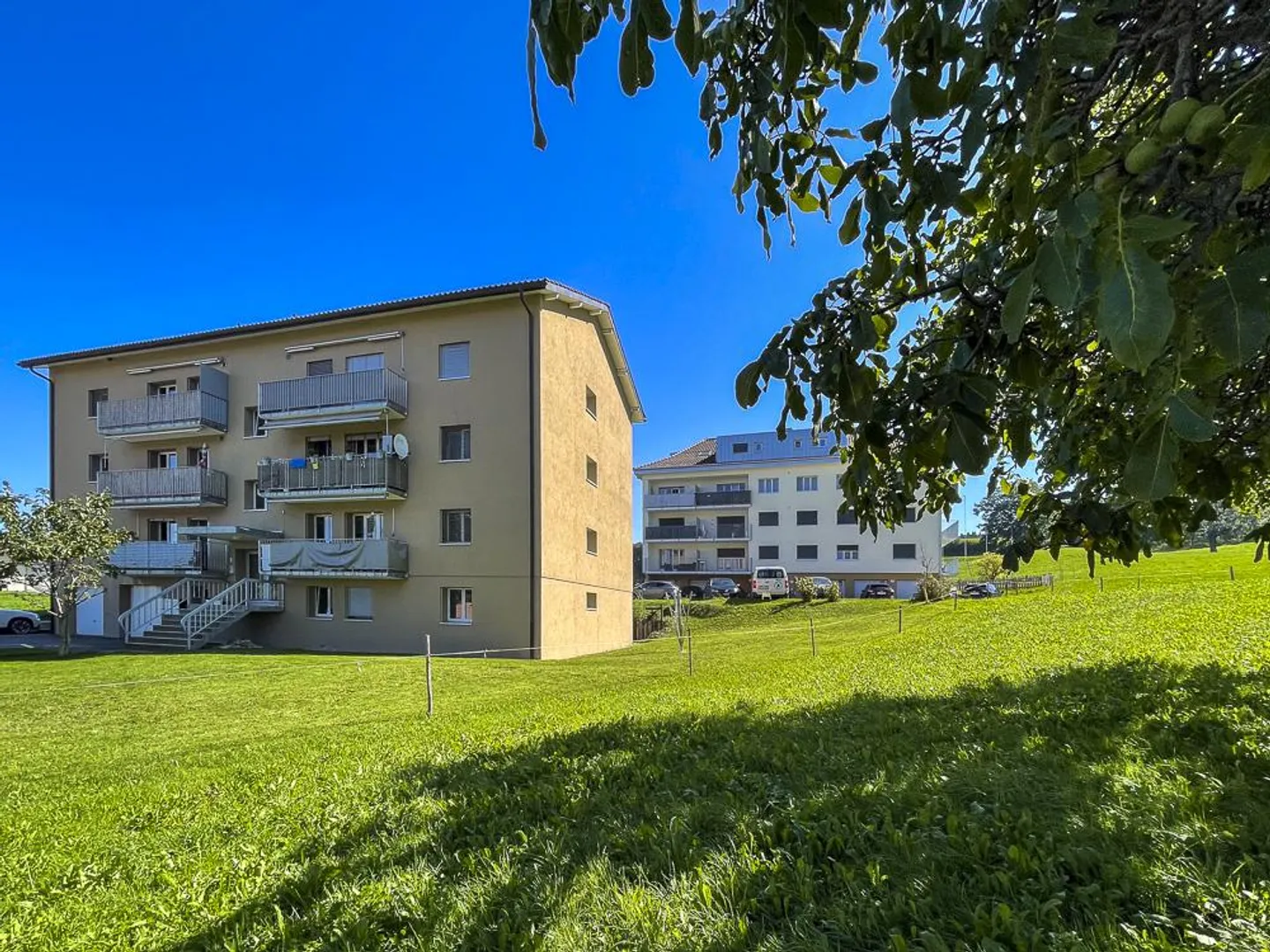Appartement rénové de 3,5 pièces dans un endroit calme - Photo 1 sur 13