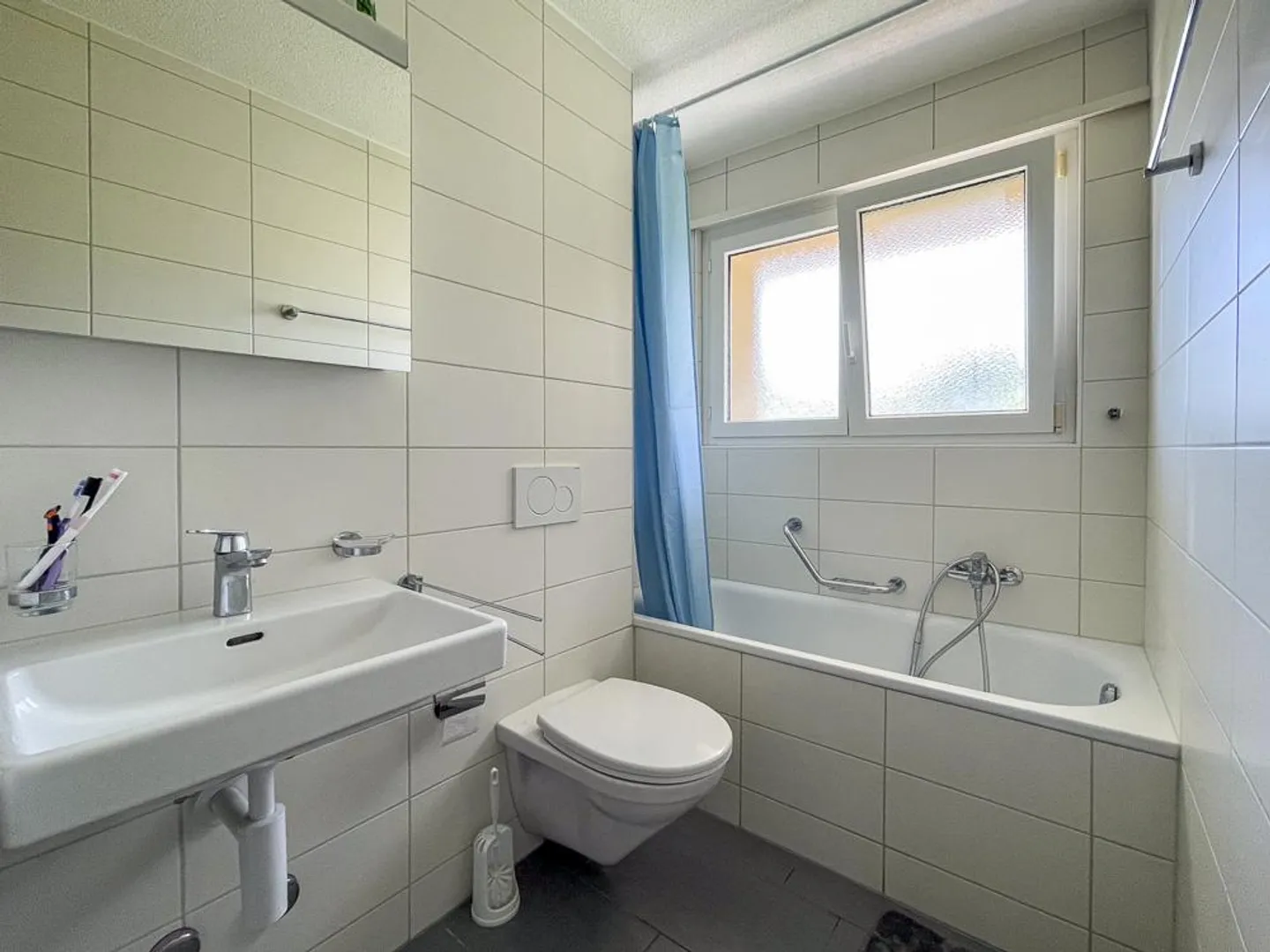 Appartement rénové de 3,5 pièces dans un endroit calme - Photo 4 sur 13