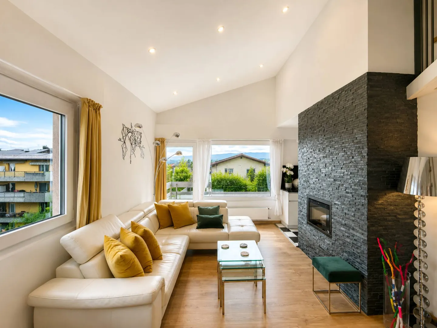 Stylish Apartment with Lake View - Photo 4 of 13