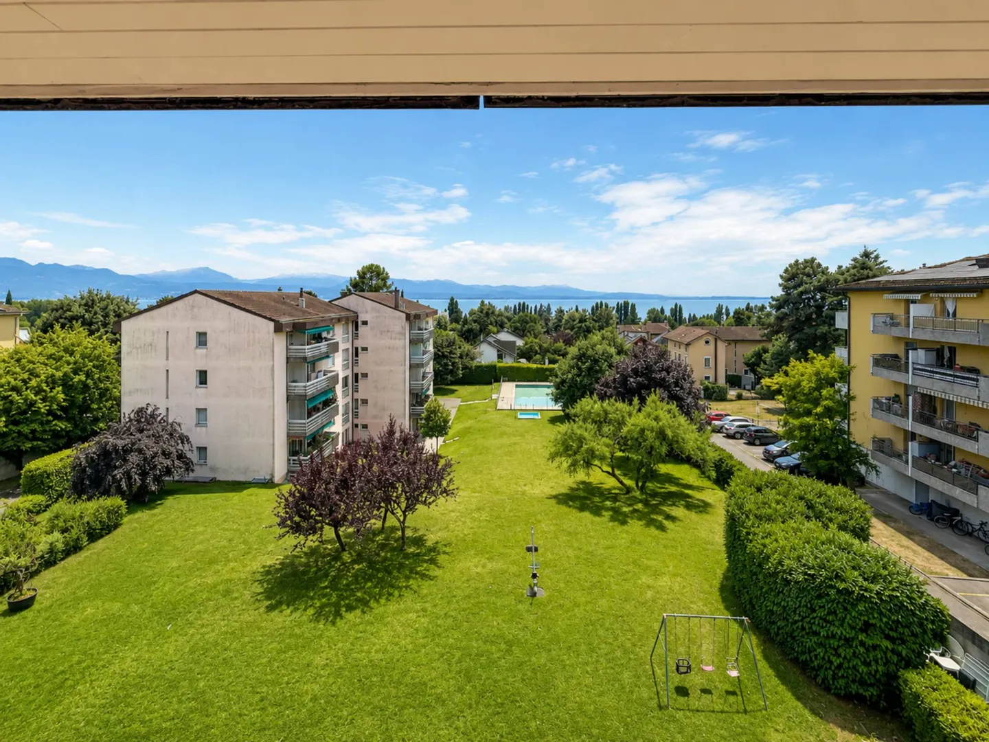 Stylish Apartment with Lake View - Photo 13 of 13