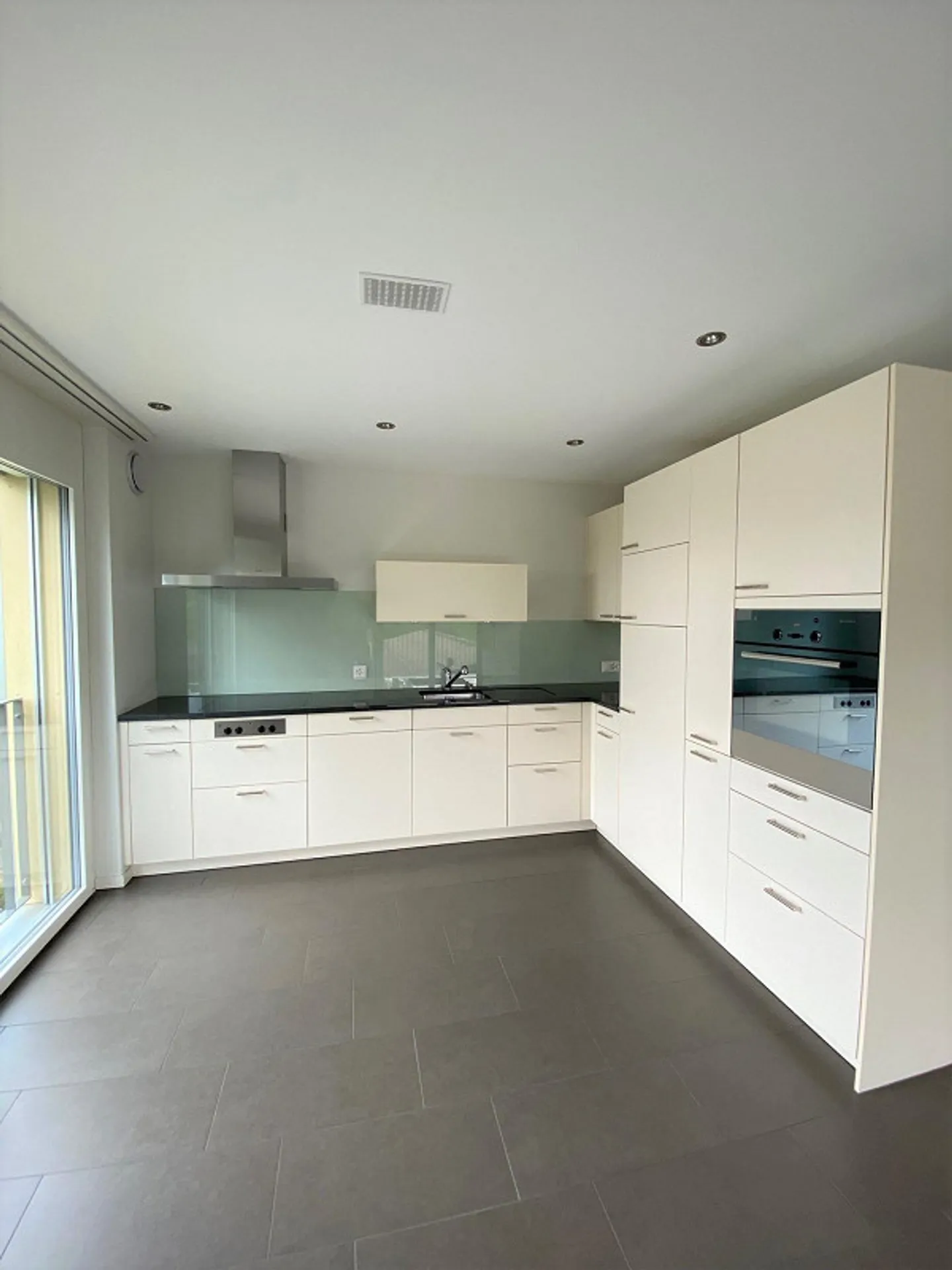 Elegant 3.5-room apartment in the relaxing Dürrenäsch - Photo 1 of 6