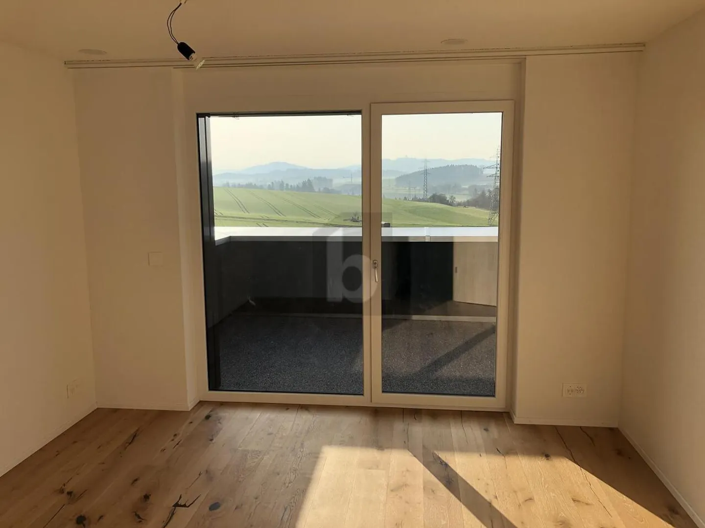 SPACIOUS AND MODERN WITH A VIEW OF THE ALPS - Photo 4 of 6