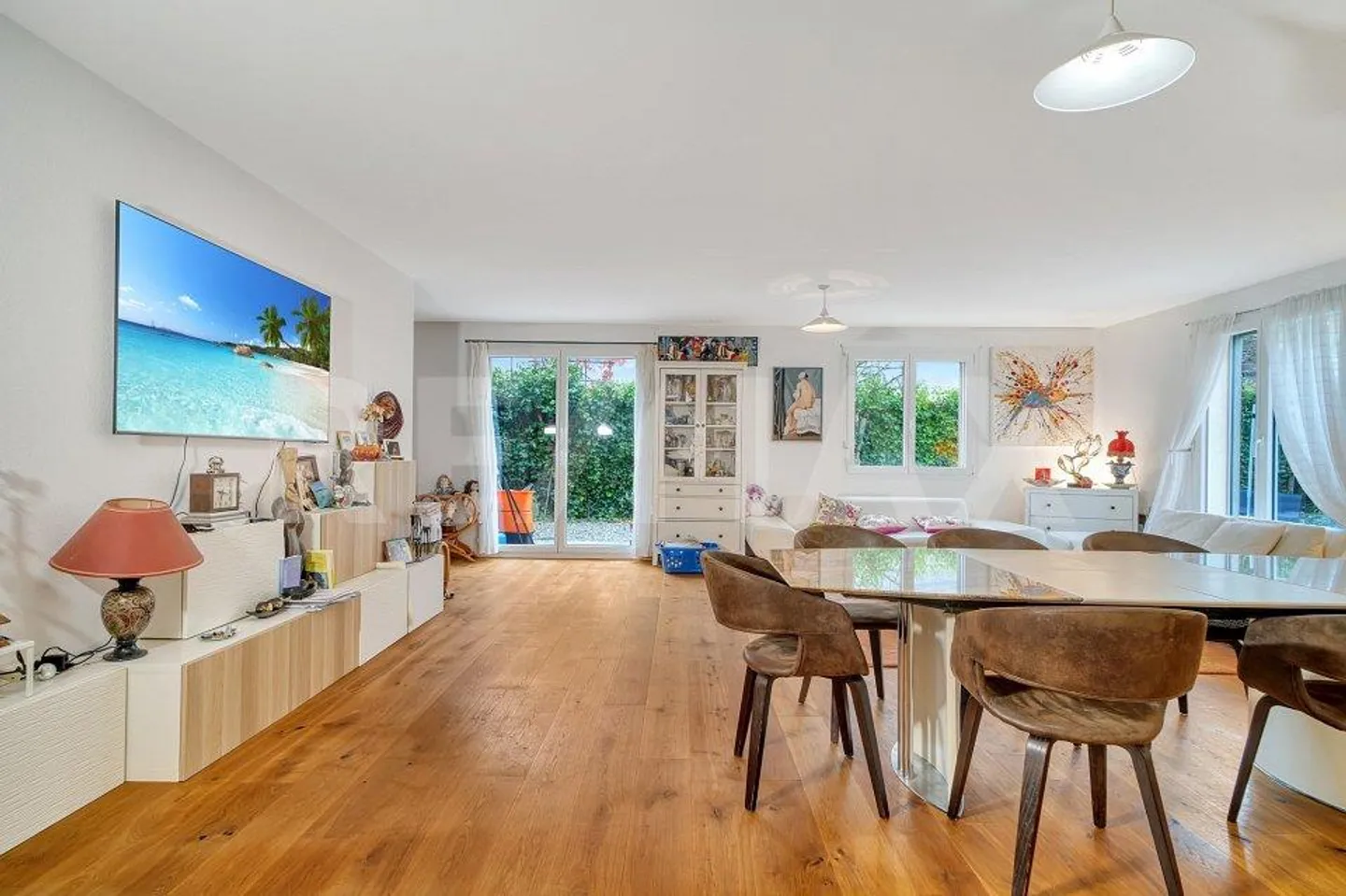 Charming duplex with 5.5 rooms of 178 m² with garden, 10 minutes from Lausanne - Photo 2 of 6