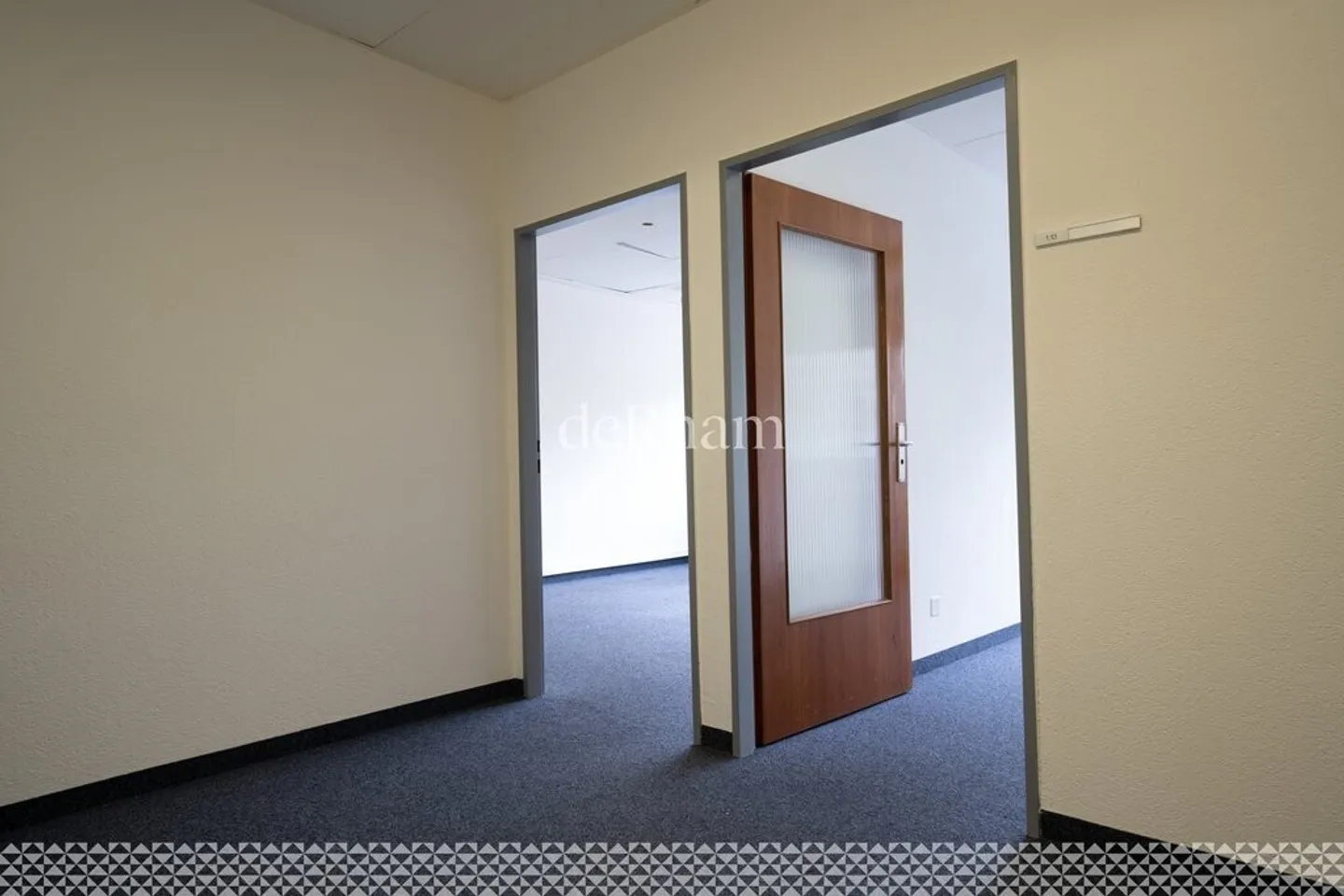 Spazio ufficio di 44 m2 in affitto - Foto 2 di 6