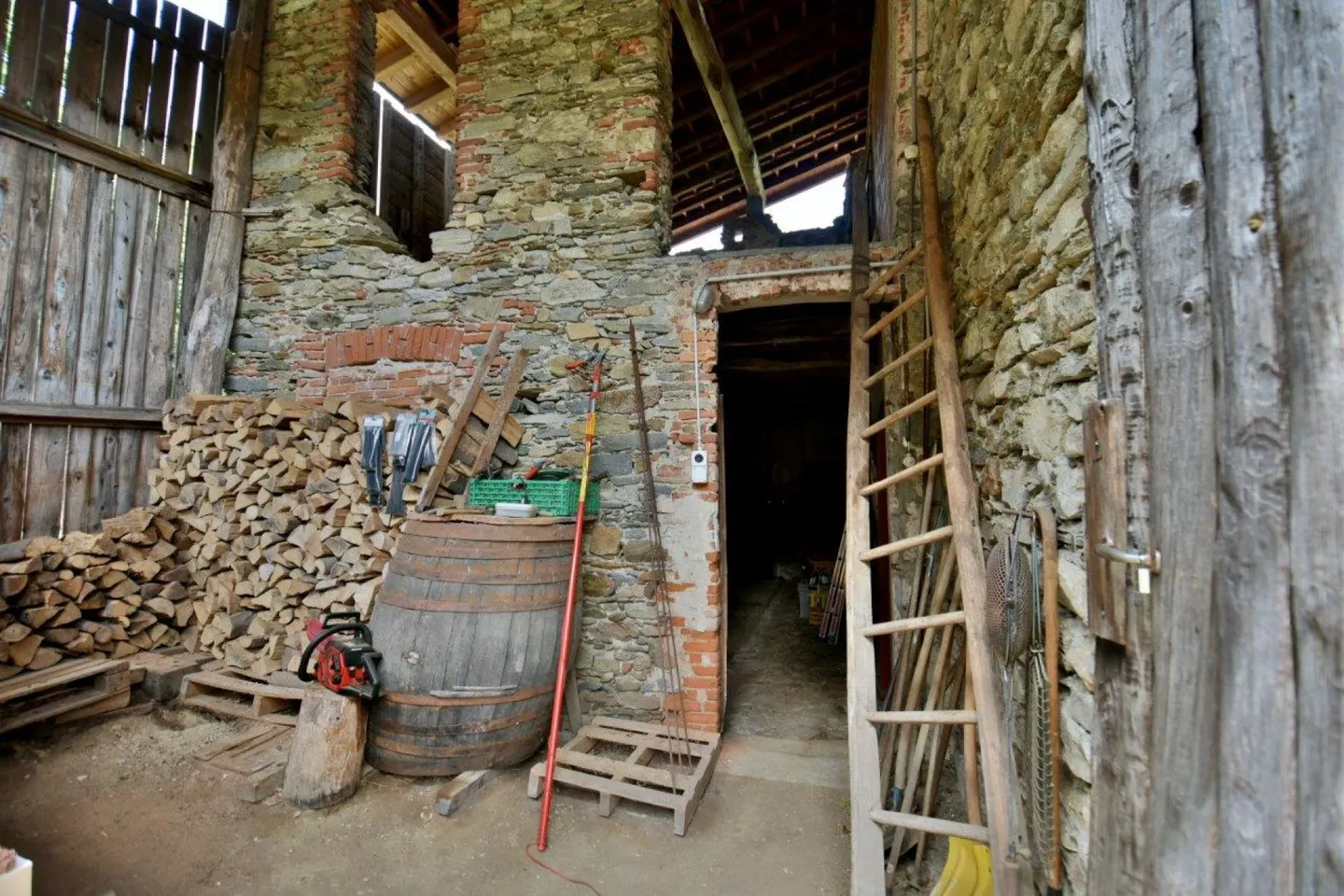 Casa ticinese con grotto, rustici e tanto terreno - Foto 15 di 15