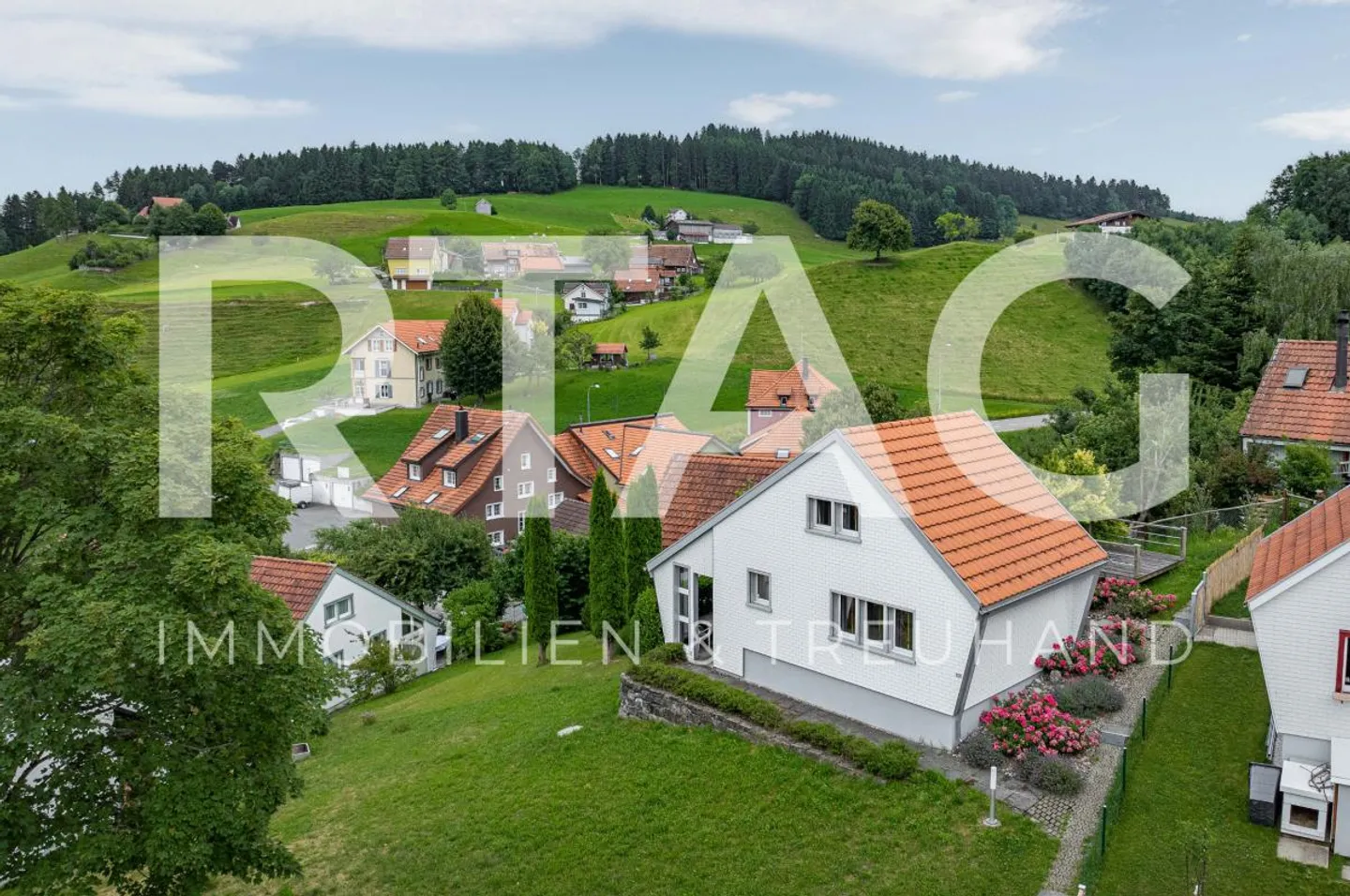 Charmantes Ferienhaus mit Aussicht - Foto 1 von 13