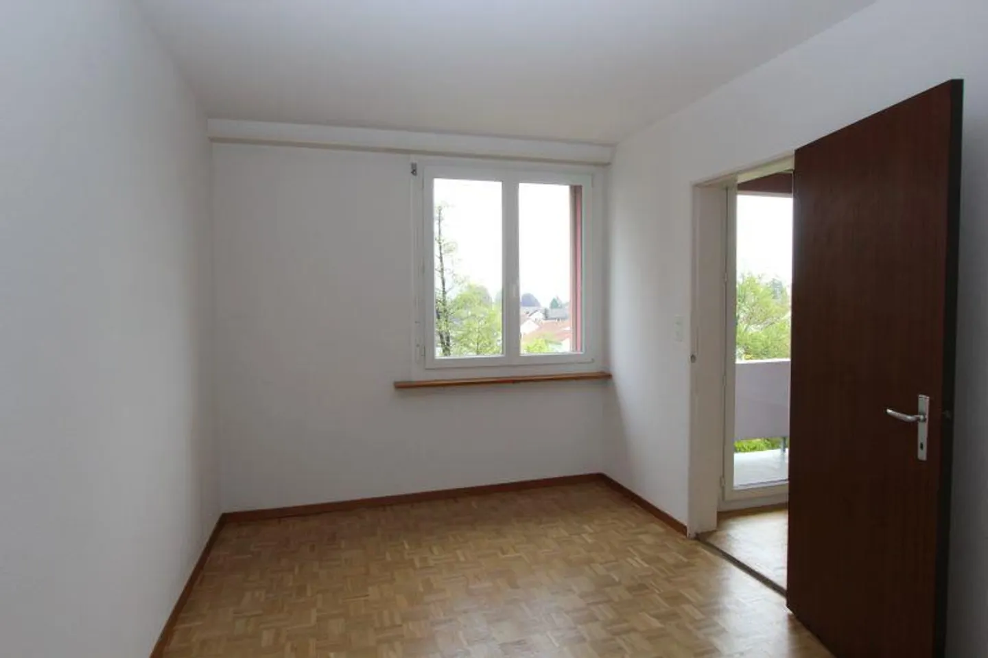 Sunny apartment with a view seeks tenant! - Photo 7 of 7