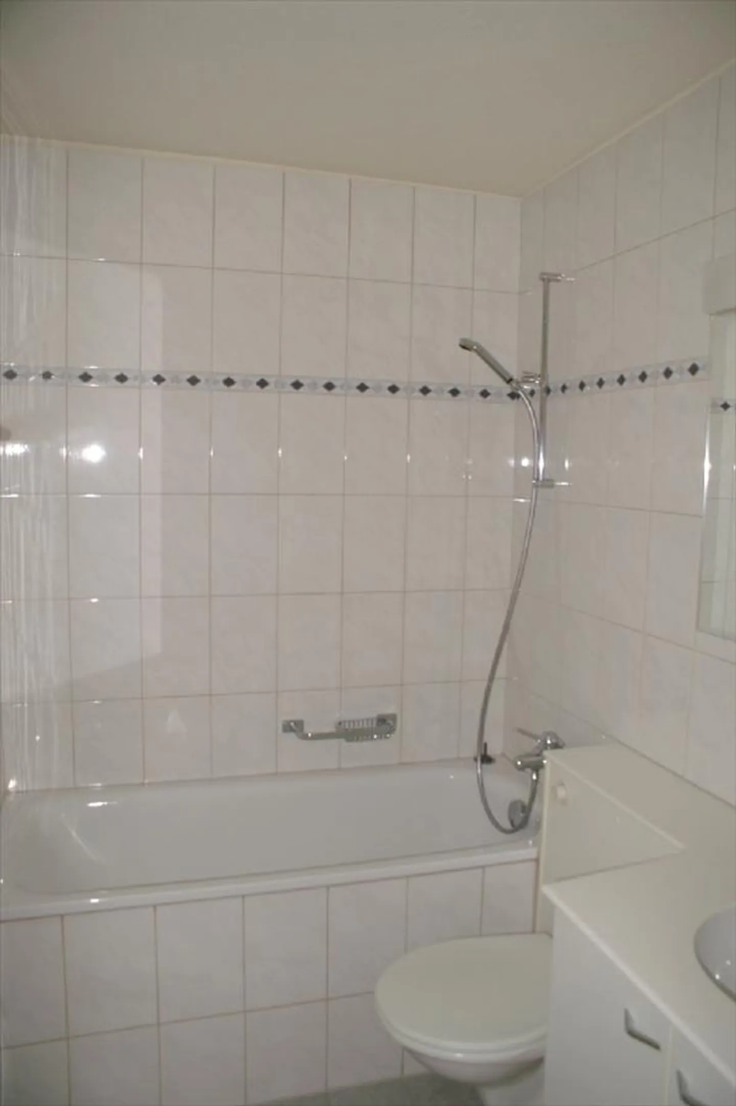 Rent without deposit - My 4 walls! - Photo 7 of 10