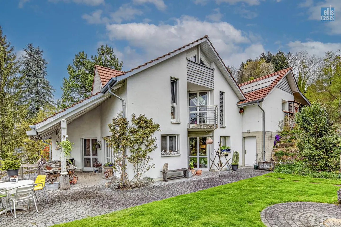 Maison individuelle de 5 ½ pièces de rêve dans un emplacement en pente sud-ouest surélevé ! - Photo 1 sur 22