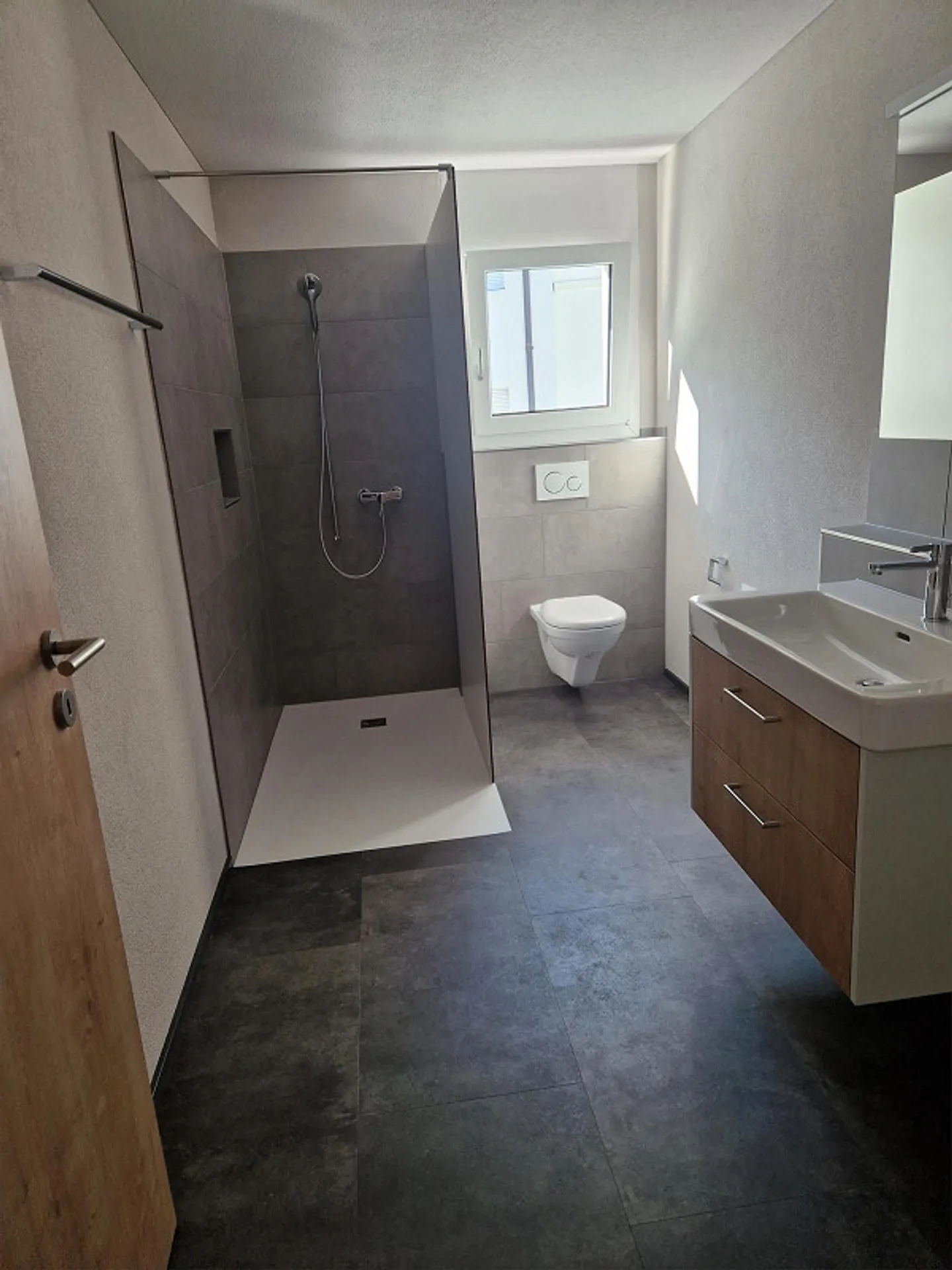 Geräumige neue 2.5 Zimmer Wohnung - Foto 3 von 9